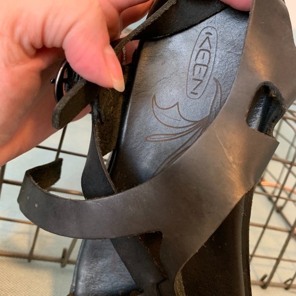 Gently Worn KEEN Alman Ankle Sandals - Picture 5 of 9